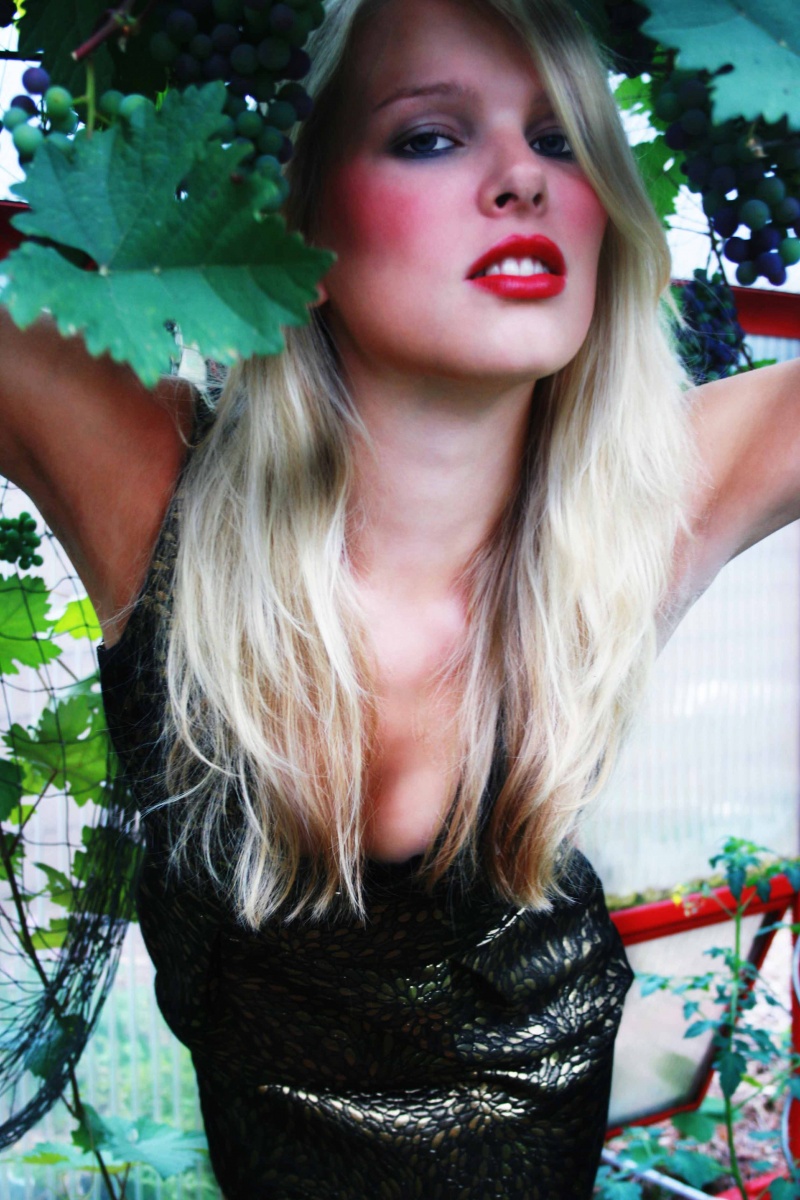 Female model photo shoot of Milen Anelim