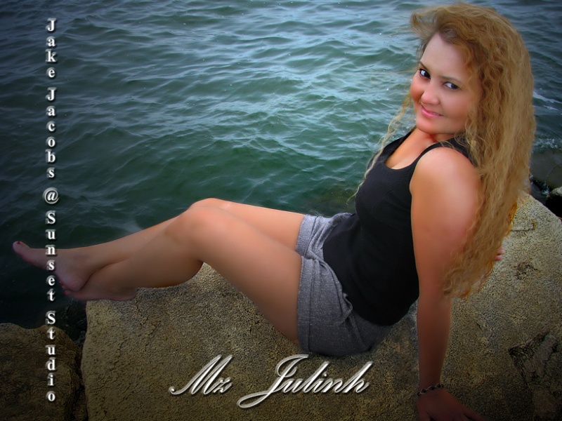 Female model photo shoot of Jolinh