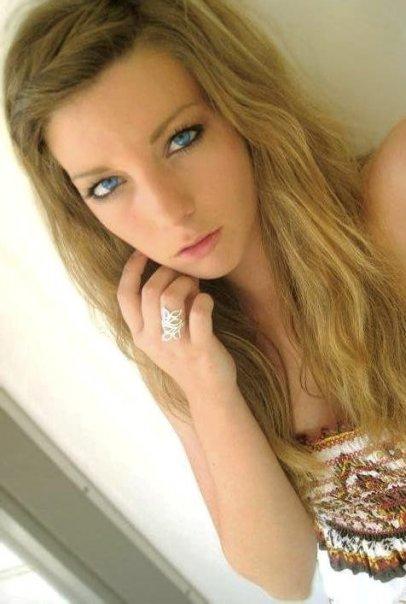Female model photo shoot of Lindsey Marquise