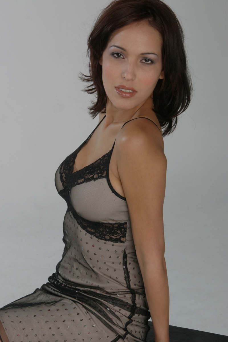 Female model photo shoot of nicolette s ray