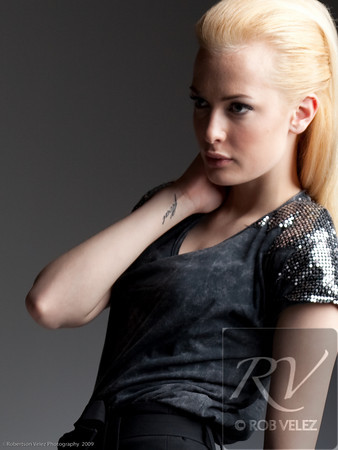 Female model photo shoot of Luxe Glow in Pikto Studios