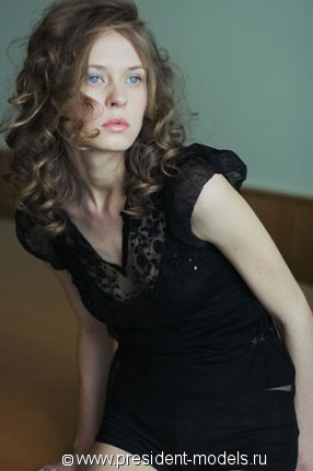 Female model photo shoot of oksana aleshkova