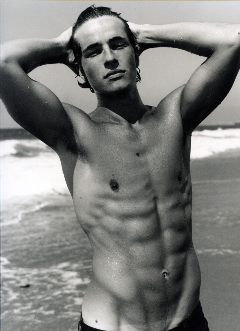 Male model photo shoot of Leandro Pelle