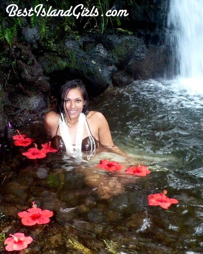 Female model photo shoot of Lovia Starry Publico by Hawaiian Mermaids in Papaikou 