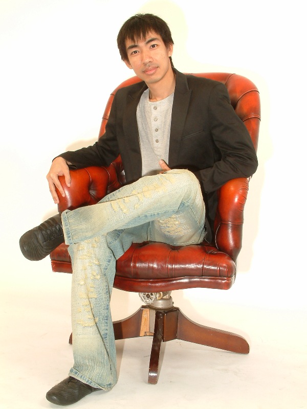 Male model photo shoot of Kaung