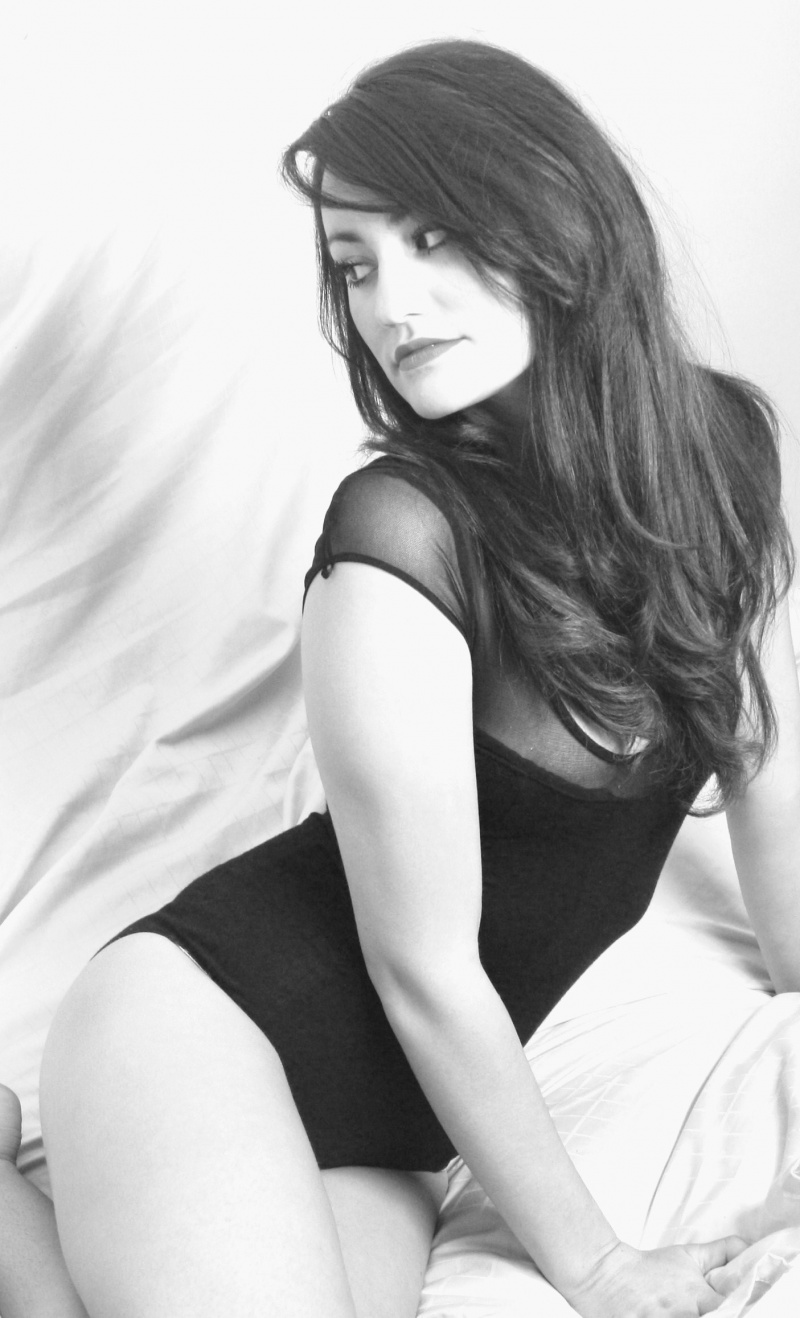 Female model photo shoot of sarah-jean taylor