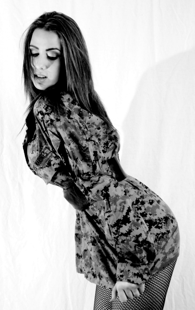 Female model photo shoot of SashaRaeN
