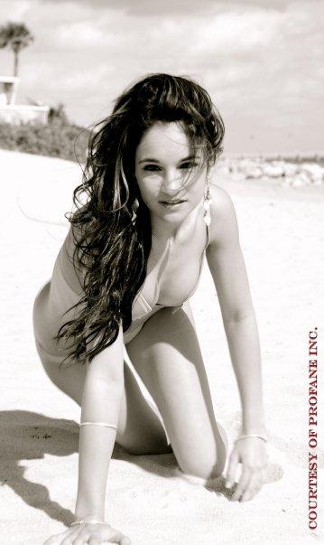 Female model photo shoot of Jennifer Rosa Jimenez