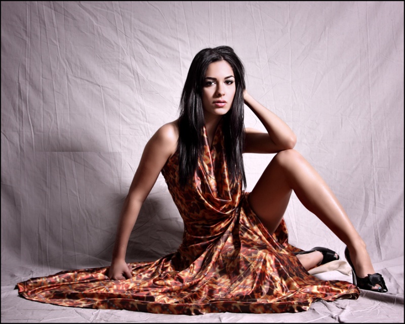 Female model photo shoot of La Ren Milano by Neil Peters Fotografie in Makeup by me