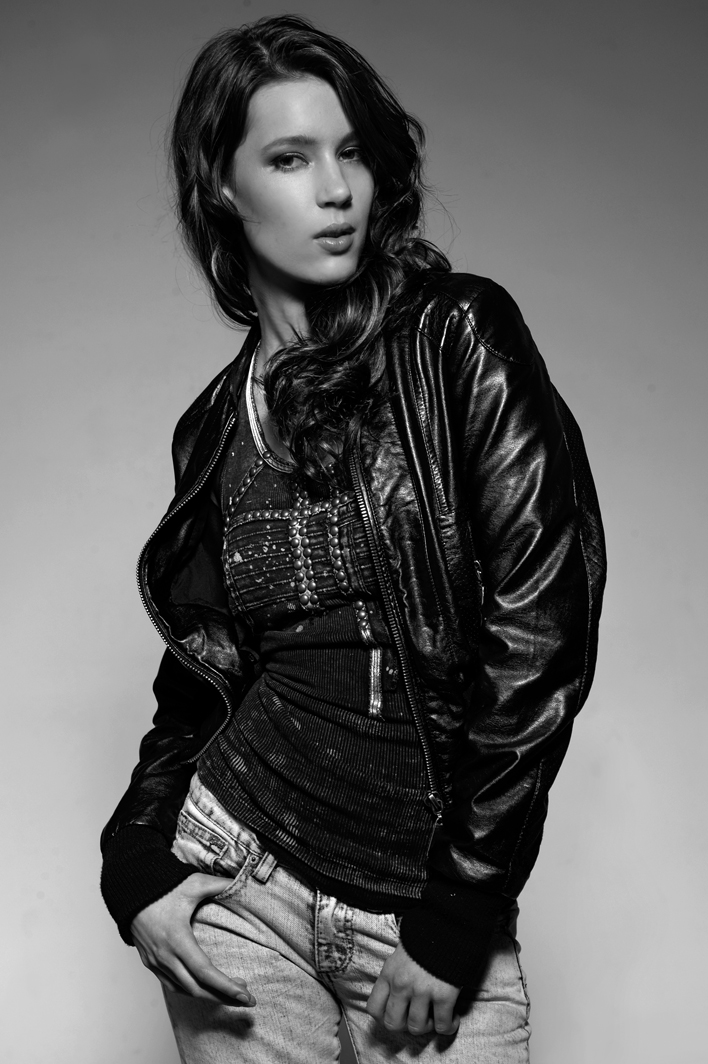 Female model photo shoot of Lisa NJ