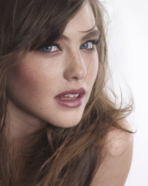 Female model photo shoot of Gillian East