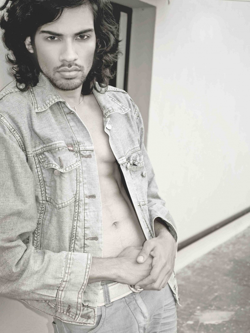 Male model photo shoot of Adhiraj Chakrabarti