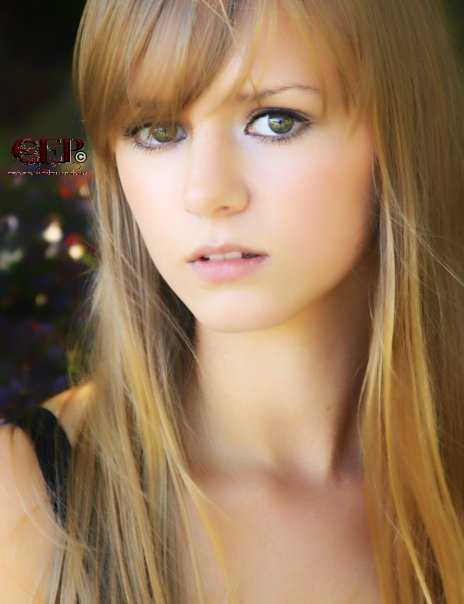Female model photo shoot of kassandra doyle by Creative E-llusions