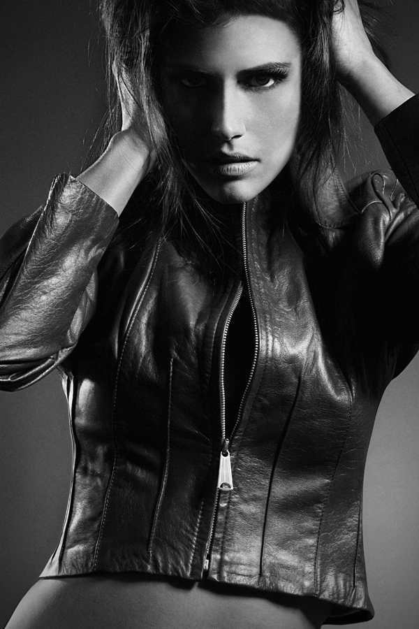 Female model photo shoot of Jes M by Ricardo Reyna