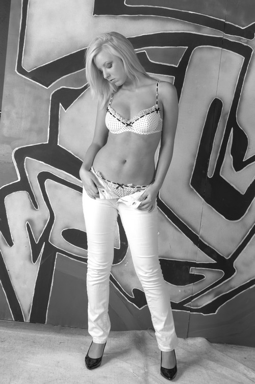 Female model photo shoot of WinnieThePooh1