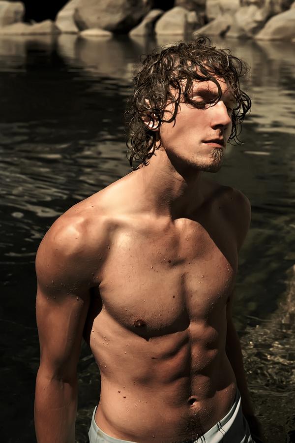 Male model photo shoot of Aaron Daniel