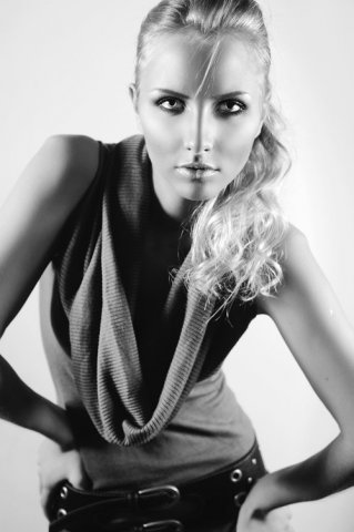 Female model photo shoot of Anastasia Verner