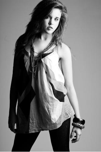 Female model photo shoot of Sophie Tellier-Ray