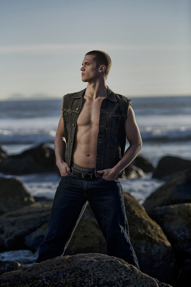 Male model photo shoot of David Thomas Photos in Cali