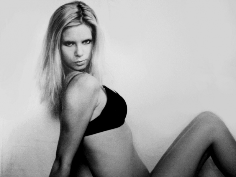 Female model photo shoot of Amanda Hartzell