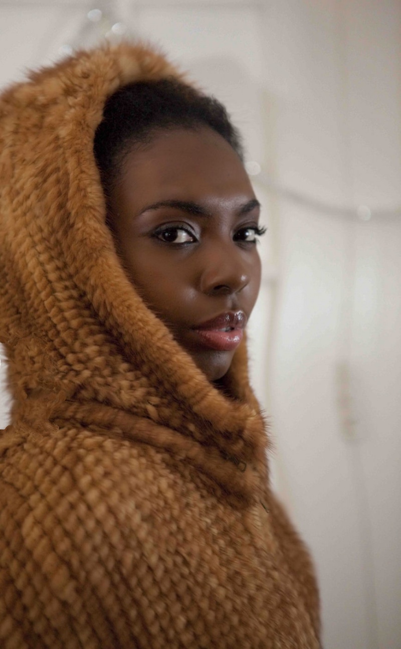 Female model photo shoot of Tee Raven by K Antonio