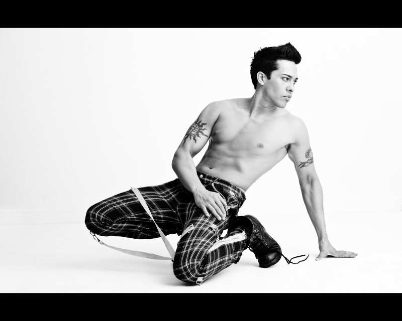 Male model photo shoot of Noah Ryder