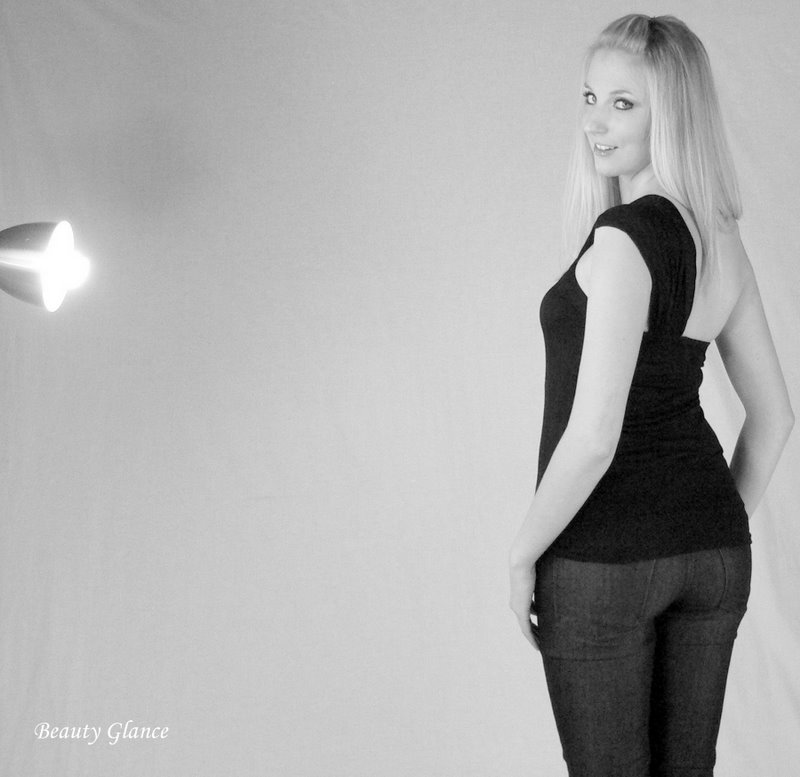 Female model photo shoot of Robyn Ens by David Ienas