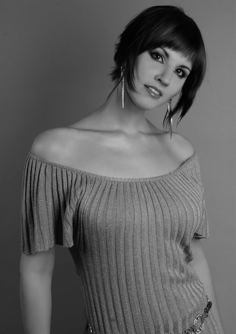 Female model photo shoot of Paulina Macalova