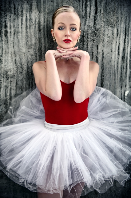 Female model photo shoot of Ekaterina Ostroven