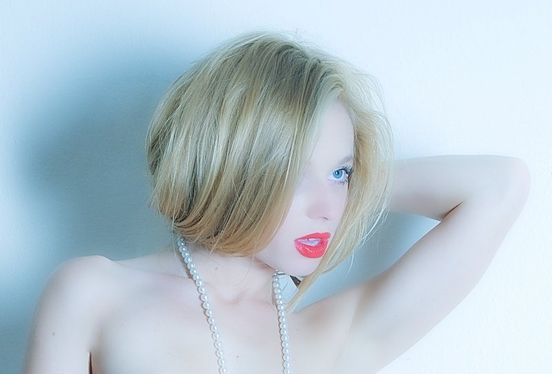 Female model photo shoot of Yulia Zykova