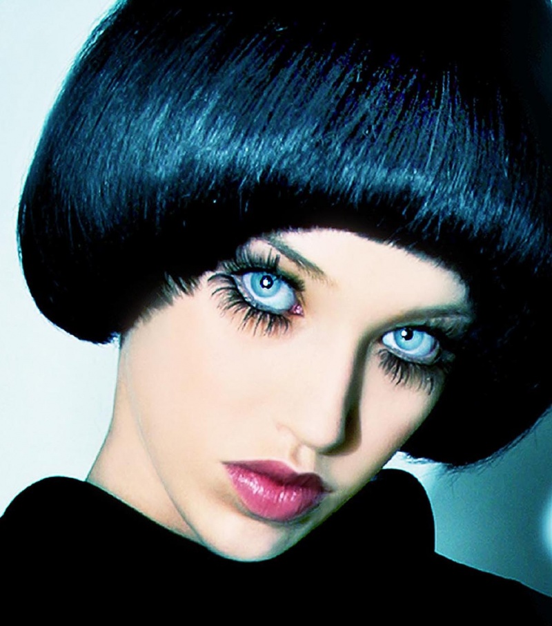Female model photo shoot of Yvonne Taylor in Lauretta McCoy makeup