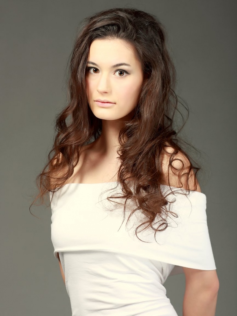 Female model photo shoot of Veronica Augustina