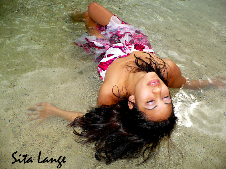 Female model photo shoot of Hawaiian Mermaids and damielynn