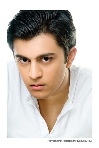 Male model photo shoot of Varun Sharma
