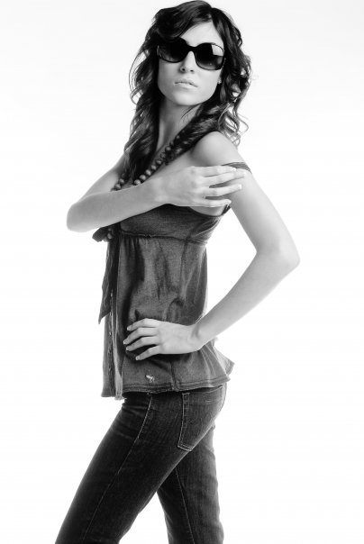Female model photo shoot of Lauren Hall
