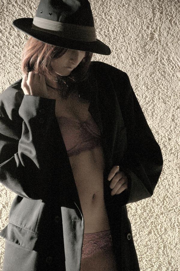 Female model photo shoot of Ariel Lynn Rose