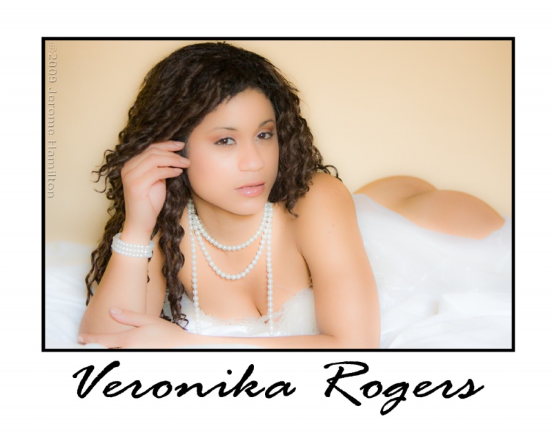 Female model photo shoot of Veronica Rogers