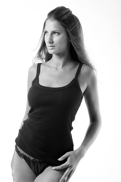 Female model photo shoot of Amy Lathrope
