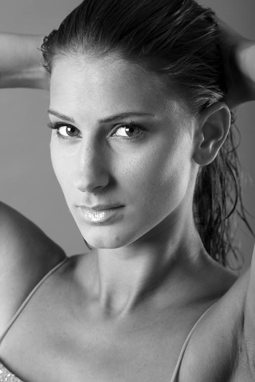 Female model photo shoot of Amy Lathrope