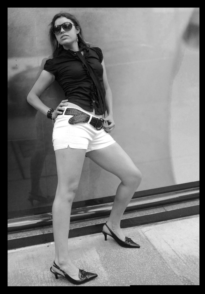 Female model photo shoot of DidiSC