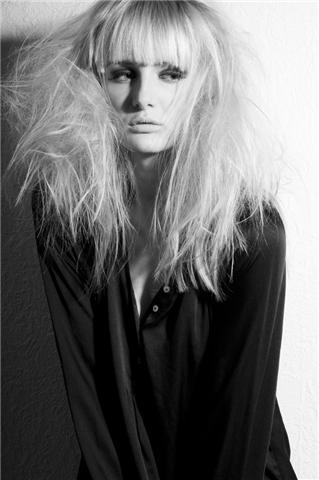Female model photo shoot of Linda_ in zandvoort