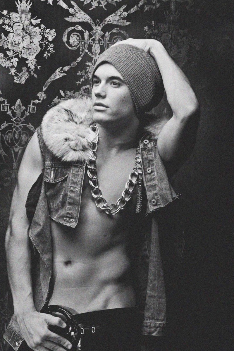 Male model photo shoot of Oleg Oleg