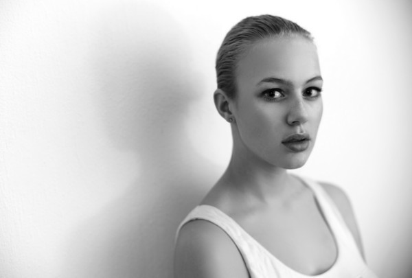 Female model photo shoot of Lianda Radix by RogierJansenPhotograpy in studio Amsterdam