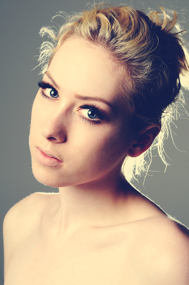Female model photo shoot of Sarah Pine by H B P