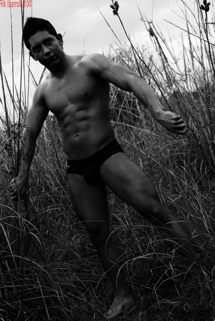 Male model photo shoot of Ricardo Ibarrola in CU