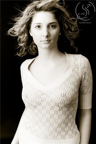 Female model photo shoot of Amanda Oliveira by Symplicity Photography