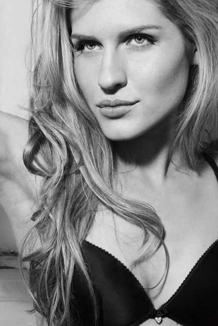 Female model photo shoot of Valerie Miles by Christy - Lynn