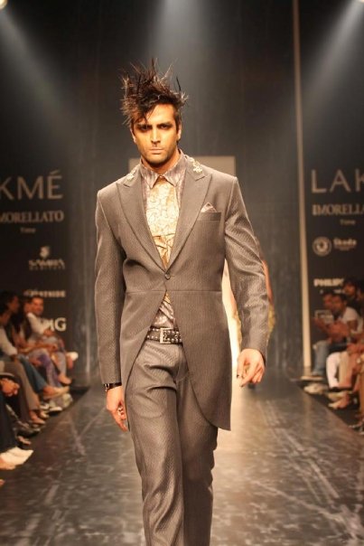 Male model photo shoot of Farhad Shahnawaz in mumbai