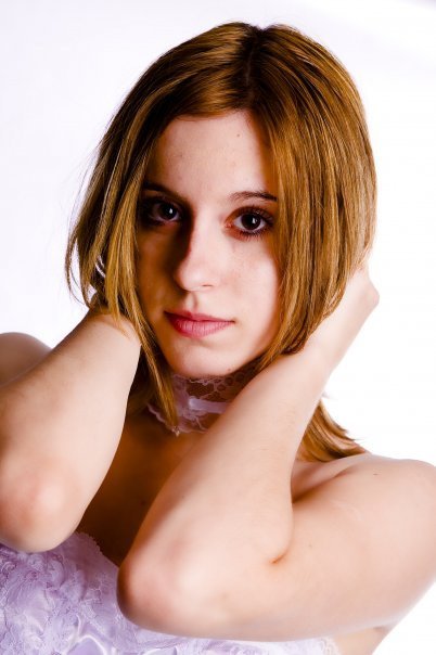 Female model photo shoot of Emily Richter