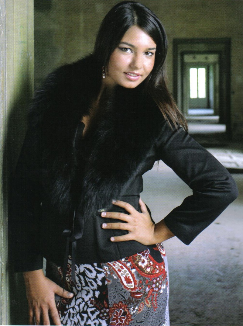Female model photo shoot of Elisa D\'Ospina